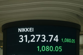 Акции AI и полупроводников подняли Nikkei выше 60 000